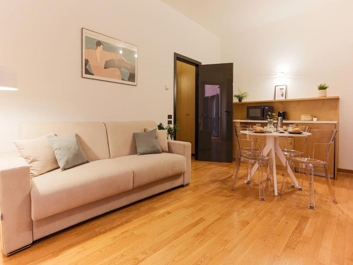 The Best Rent - Modern Apartment In The Center Milan Bagian luar foto